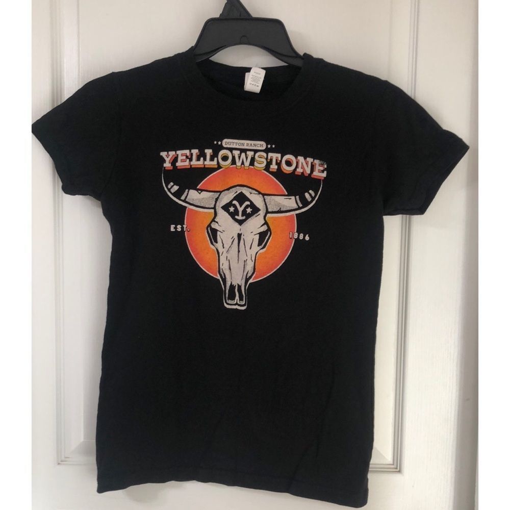 YELLOWSTONE DUTTON RANCH FITTED TEE SZ M